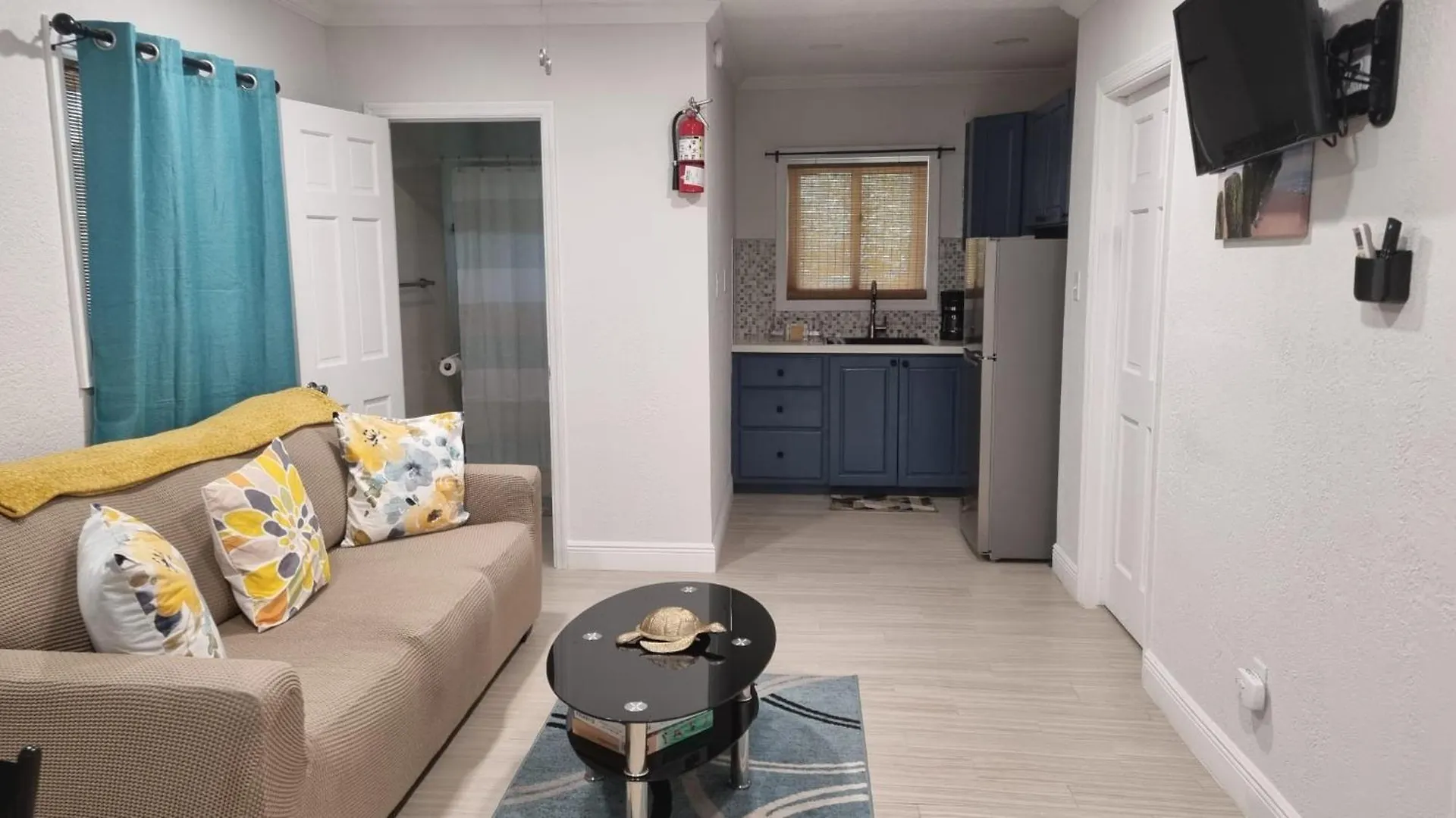 Apartment Sheer Bliss Beachview Apt #4 George Town